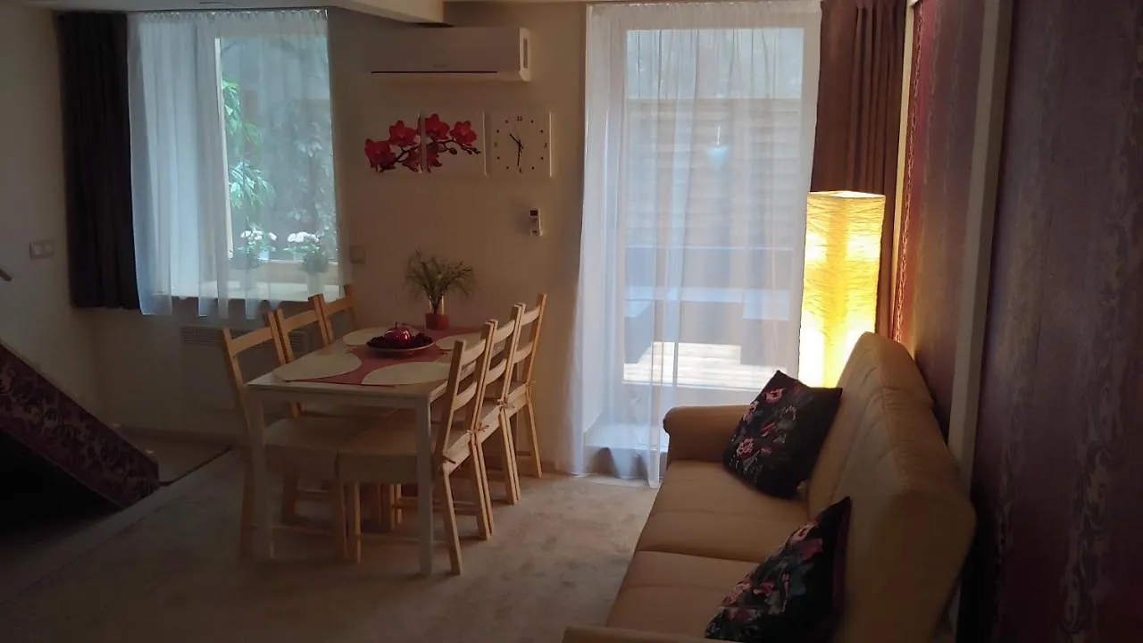 Apartmán Private Interior Terrace Near New York Cafe Budapešť 0*,  Maďarsko